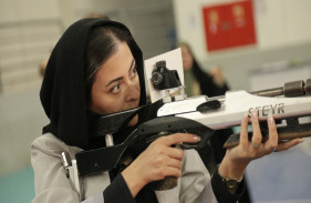 مشاركة قياسية في البطولة الرابعة للرماية بالبندقية الهوائية بمنطقة الابتكار الدولية الإيرانية